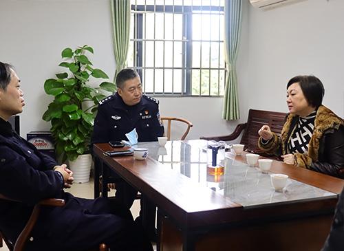 加强党建共建，亲昵警企关系